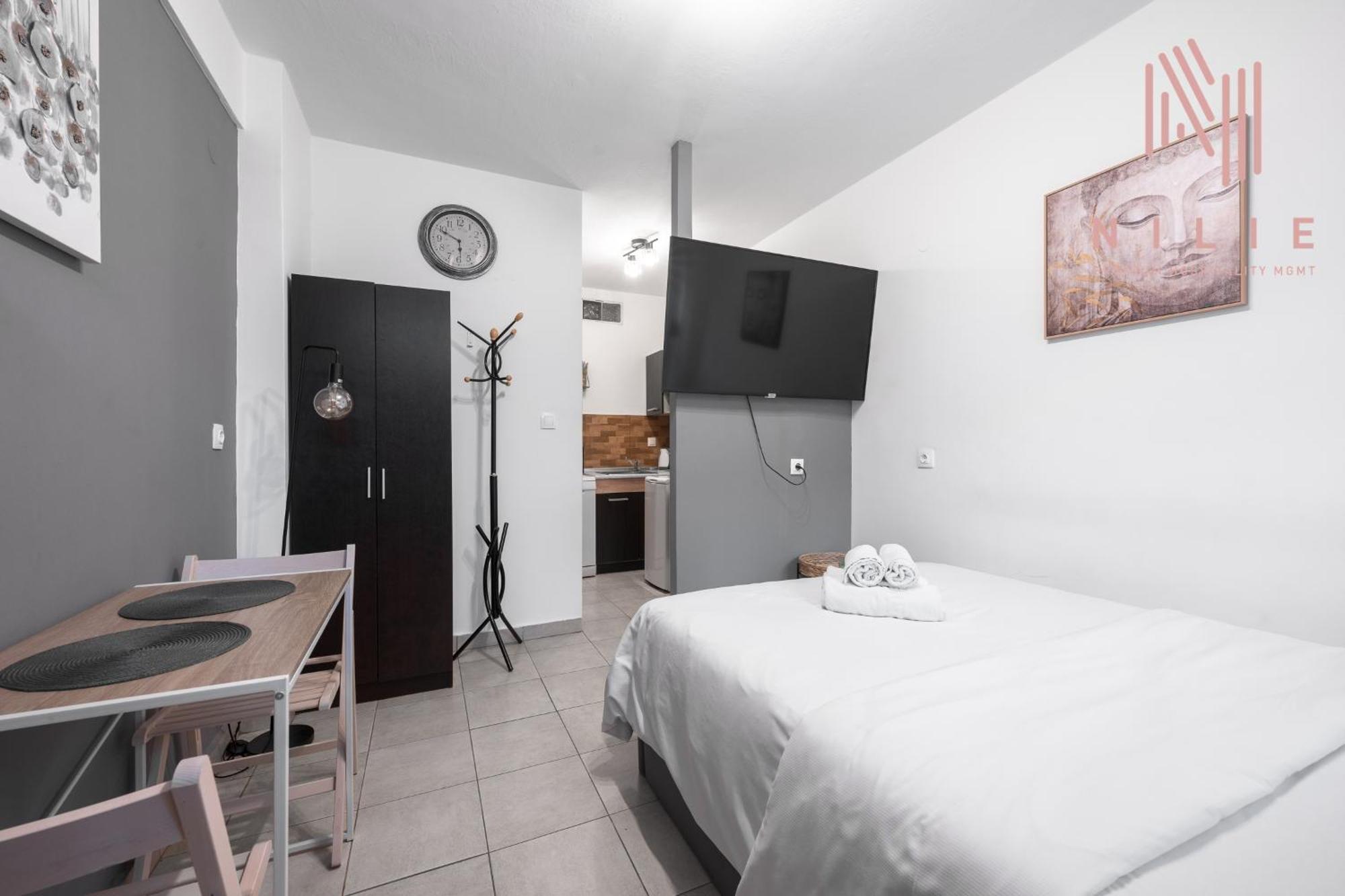 Iris Center Apartment
